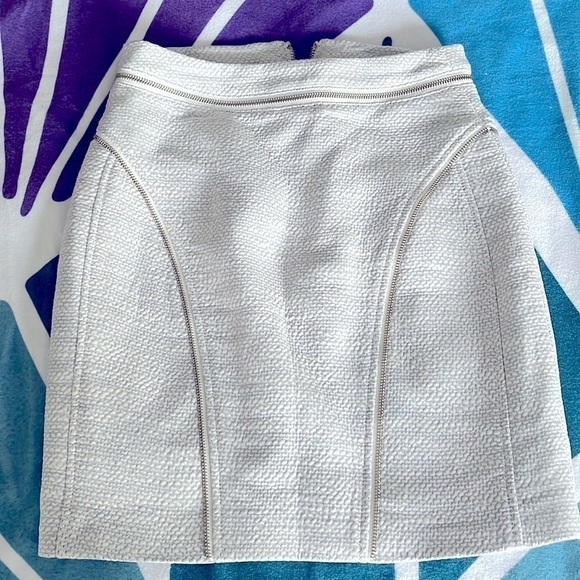 New Bebe Skirt Lined w Gold Zipper Accents - Picture 3 of 8